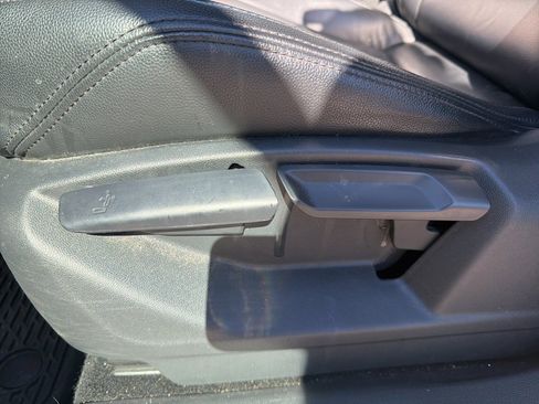 Used 2018 Volkswagen Tiguan S image 16