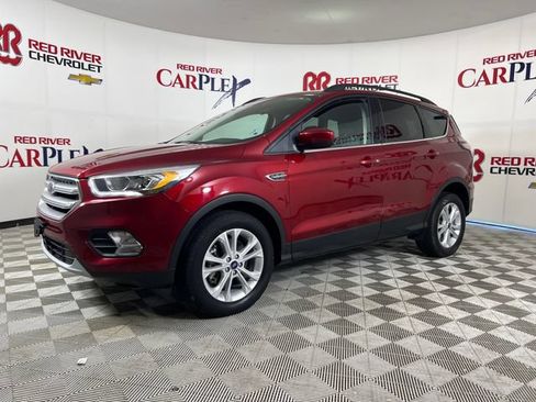 Used 2017 Ford Escape SE w/ Equipment Group 201A AWD/4WD image 3