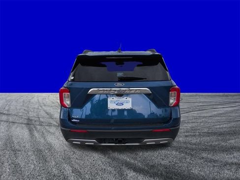 Certified 2022 Ford Explorer XLT w/ Equipment Group 202A RWD image 5
