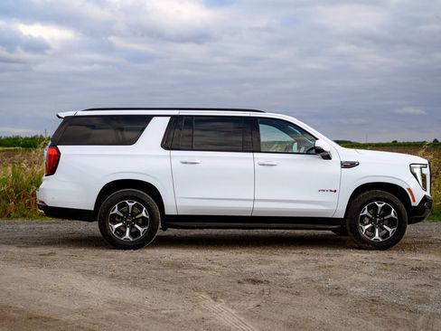 Used 2025 GMC Yukon XL AT4 AWD/4WD image 30