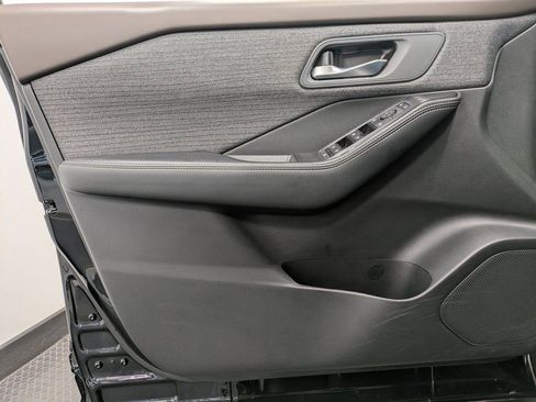 Used 2023 Nissan Rogue SV image 8