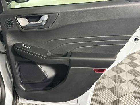 Used 2025 Ford Escape SE w/ PHEV Premium Package FWD image 19