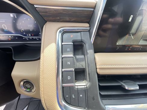 Certified 2022 Chevrolet Suburban Premier AWD/4WD image 16