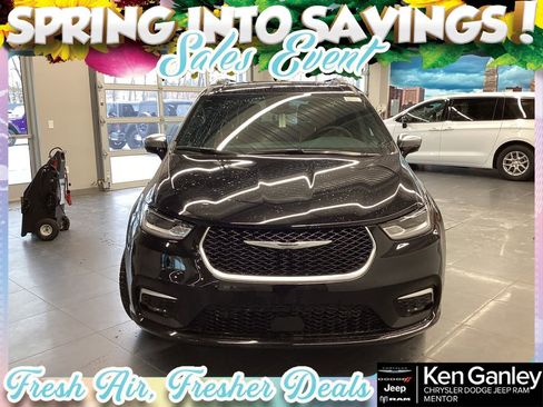 New 2026 Chrysler Pacifica Pinnacle w/ Trailer Tow Group AWD/4WD image 2