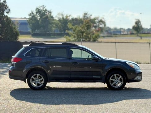 Used 2012 Subaru Outback 2.5i Limited AWD/4WD image 7