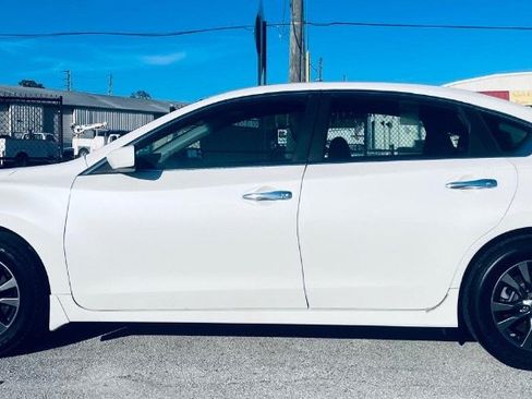 Used 2015 Nissan Altima 2.5 S w/ Special Edition Package FWD image 3
