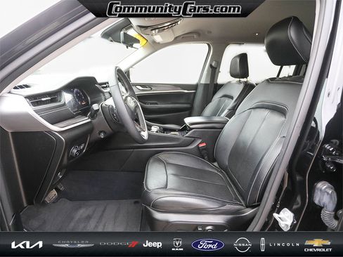 Used 2023 Jeep Grand Cherokee L Limited w/ Luxury Tech Group II image 13