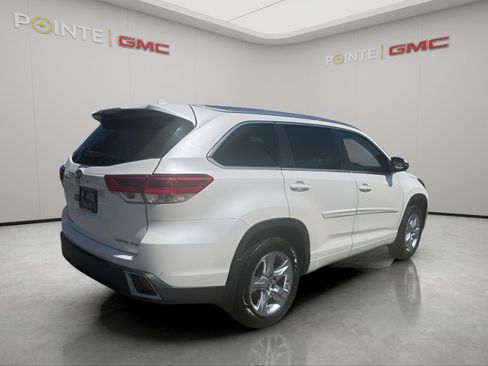 Used 2019 Toyota Highlander Limited AWD/4WD image 3