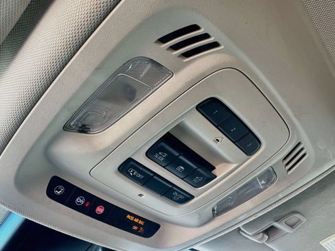 Used 2022 Buick Envision Essence w/ Technology Package I FWD image 18