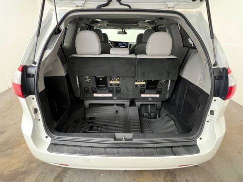 Used 2017 Toyota Sienna Limited Premium AWD/4WD image 32