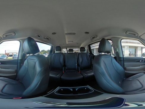 Used 2026 Kia Carnival FWD image 44