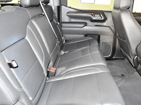 Used 2025 GMC Sierra 1500 SLT AWD/4WD image 48
