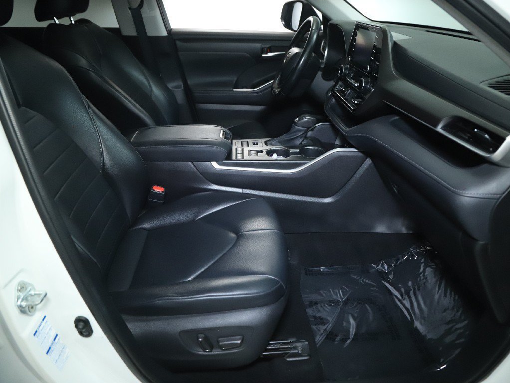 Used 2021 Toyota Highlander XLE AWD/4WD image 37