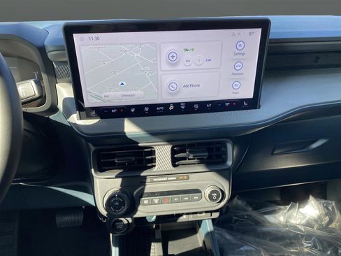 New 2025 Ford Maverick Lariat w/ Black Appearance Package image 9