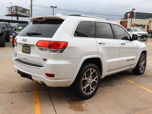 Used 2019 Jeep Grand Cherokee Overland AWD/4WD image 5