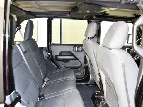 Used 2025 Jeep Wrangler Unlimited Sahara AWD/4WD image 37