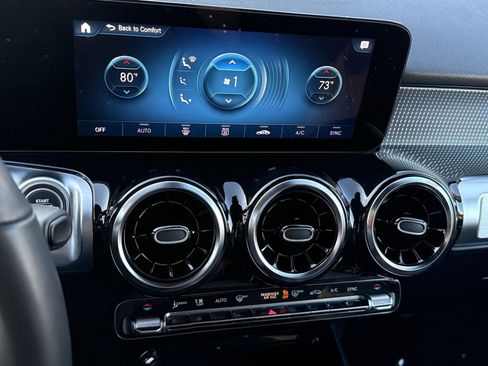 Used 2023 Mercedes-Benz GLB 250 4MATIC w/ Premium Package image 21