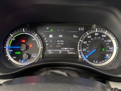 Used 2023 Toyota Highlander XLE image 16