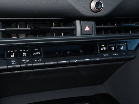 Used 2025 Toyota Crown Limited image 16