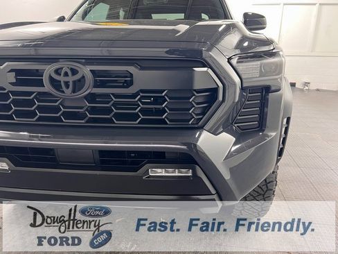 Used 2024 Toyota Tacoma TRD Off-Road image 11