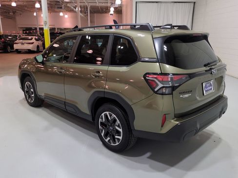 Used 2025 Subaru Forester Premium AWD/4WD image 5