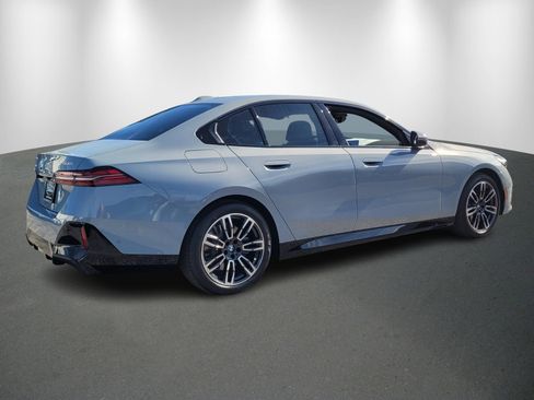 Used 2026 BMW 530i w/ M Sport Package image 7