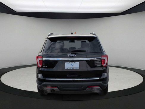 Used 2018 Ford Explorer XLT w/ Equipment Group 202A image 7
