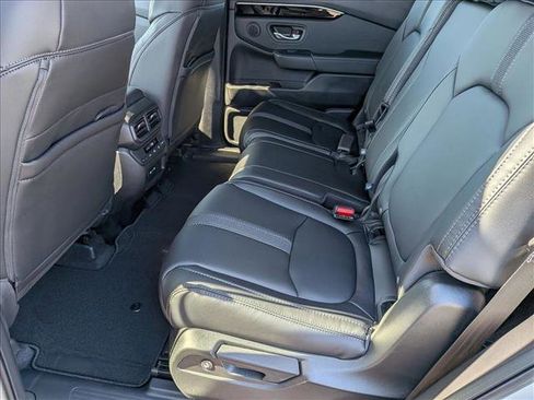 New 2025 Honda Pilot Touring image 15