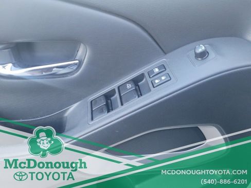 Used 2023 Nissan Frontier SV image 13