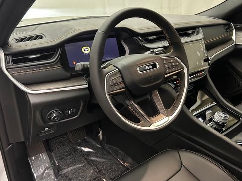 New 2026 Jeep Grand Cherokee Limited AWD/4WD image 11