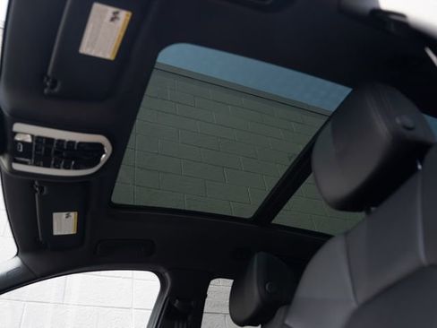 Certified 2026 Porsche Macan image 30