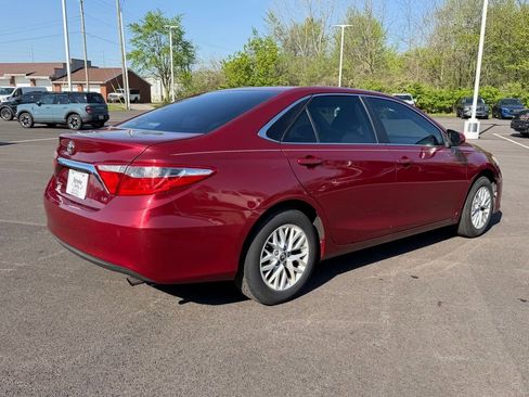 Used 2016 Toyota Camry LE image 5