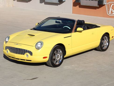 Used 2004 Ford Thunderbird image 12