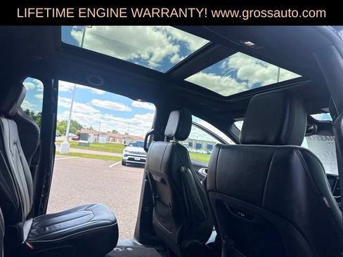 Used 2025 Chrysler Pacifica Limited FWD image 35