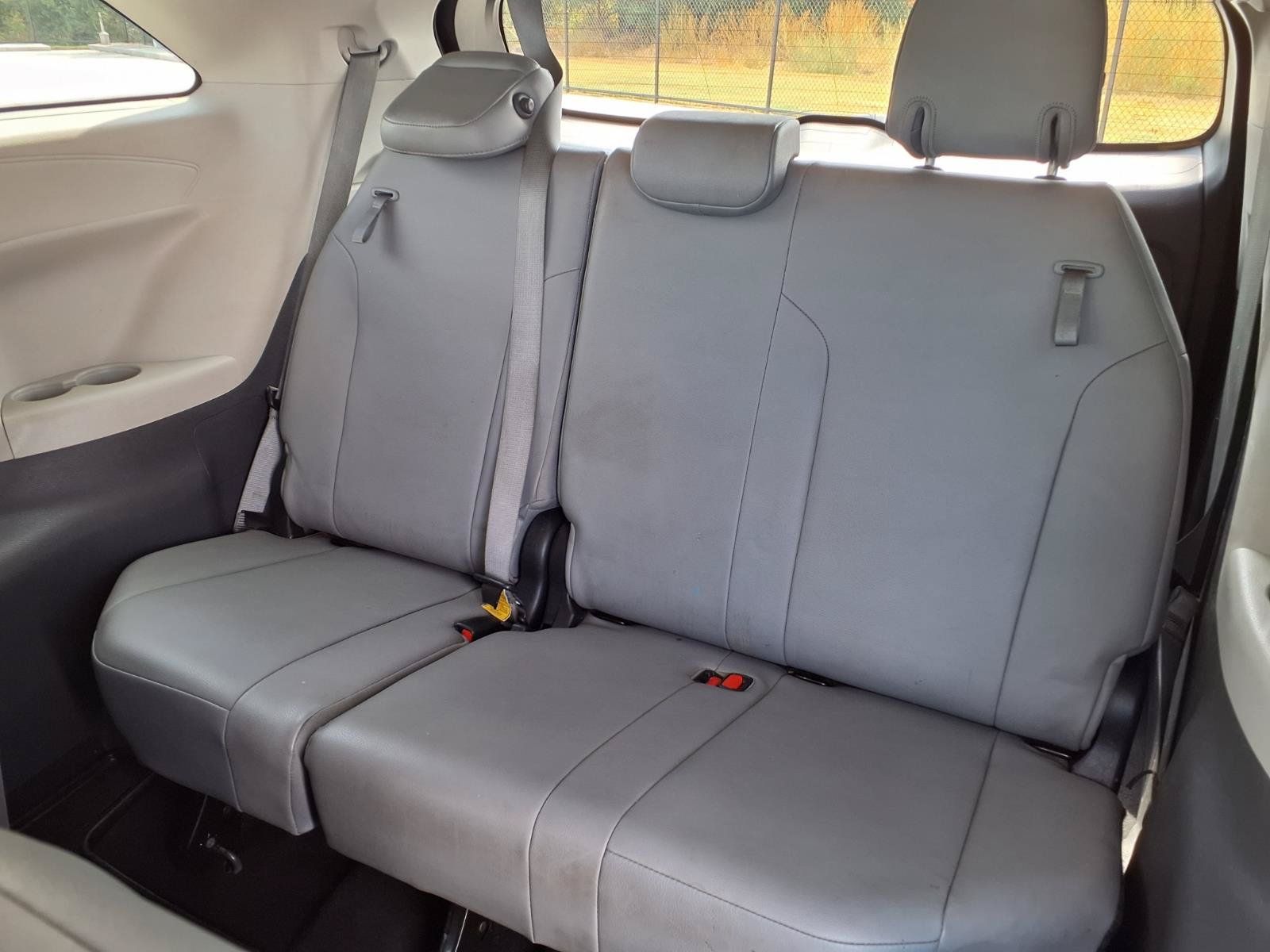 Used 2022 Toyota Sienna XLE FWD image 26