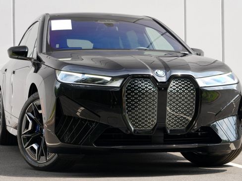Used 2023 BMW iX xDrive50 w/ Ultimate Package 2 AWD/4WD image 4
