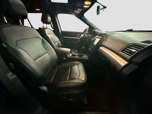 Used 2016 Ford Explorer XLT w/ Equipment Group 202A image 31