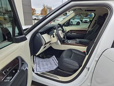 Used 2023 Land Rover Range Rover SE image 16