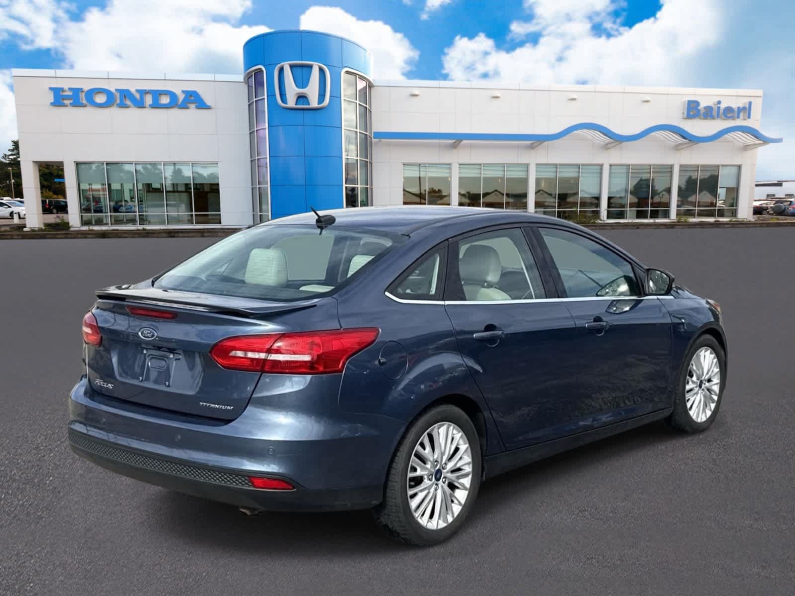 Used 2018 Ford Focus Titanium FWD image 5