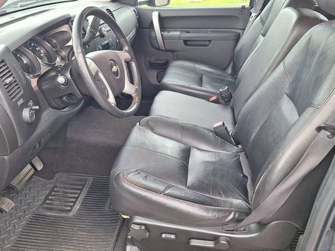 Used 2010 Chevrolet Silverado 2500 LT w/ Interior Plus Package AWD/4WD image 10