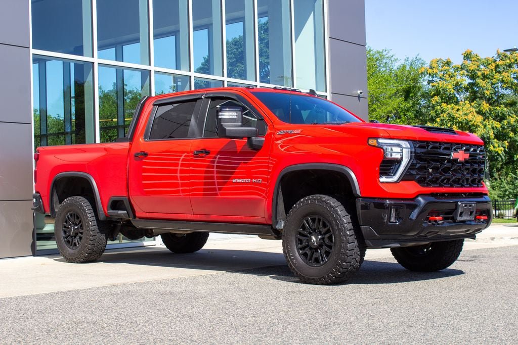 Used 2024 Chevrolet Silverado 2500 ZR2 w/ Technology Package AWD/4WD image 3