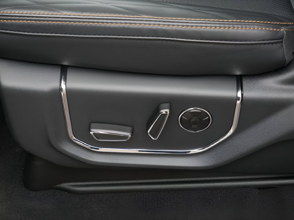 Used 2024 Ford Expedition Platinum AWD/4WD image 17