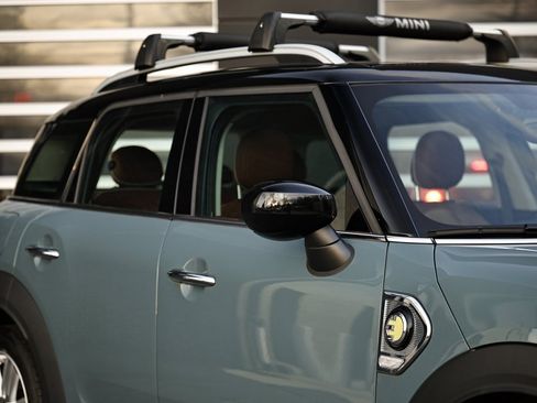 Used 2023 MINI Cooper Countryman SE w/ Signature Upholstery Package image 3