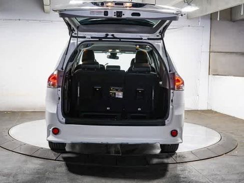 Certified 2020 Toyota Sienna SE image 27