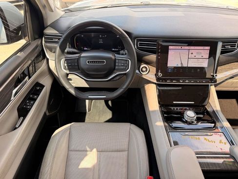 Used 2022 Jeep Wagoneer Series II w/ Premium Group I RWD image 12