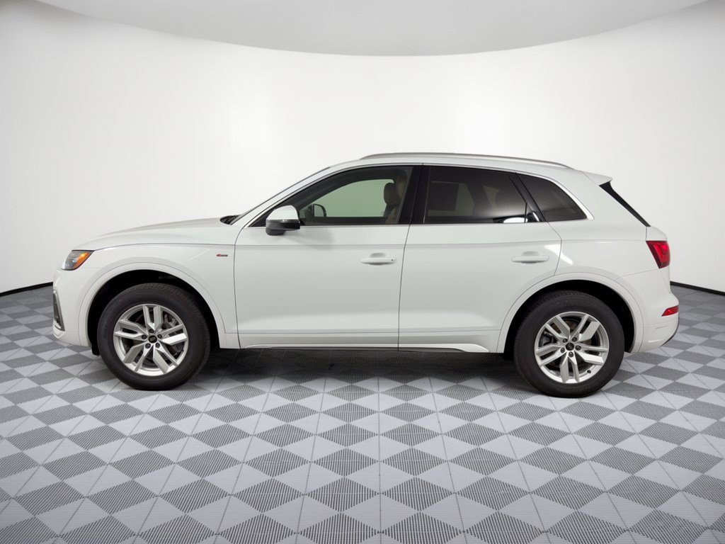 Used 2023 Audi Q5 2.0T Premium w/ Convenience Package AWD/4WD image 2