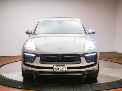 Certified 2023 Porsche Macan S AWD/4WD image 3