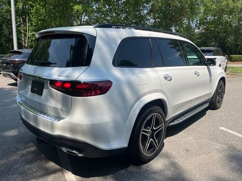 Used 2024 Mercedes-Benz GLS 450 4MATIC image 9