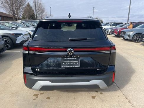 New 2026 Volkswagen Tiguan SE image 5