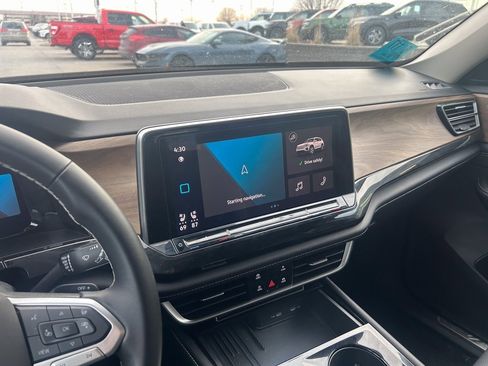 Used 2025 Volkswagen Atlas SE image 20